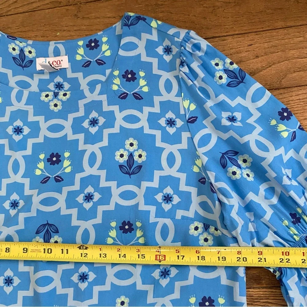 NWOT D&Co QVC Blue Floral Print Top Womens Size Small Ruffle Bell Sleeve Blouse